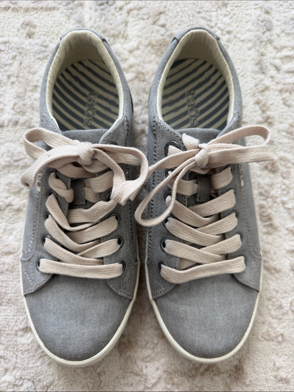 Taos Light Gray Canvas Low-Top Sneakers with Cream Laces